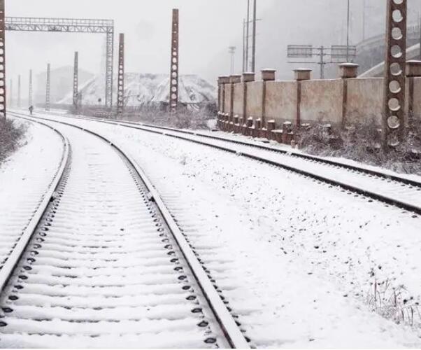 冬天已到，雨雪天氣增多，應(yīng)該怎么做才能防止凈化板發(fā)潮？